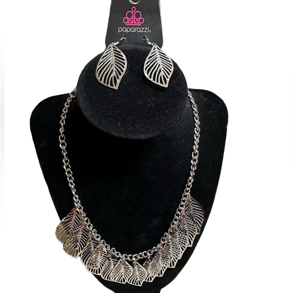 Gifted❌Paparazzi, Necklace & Earrings Set, Sivertone